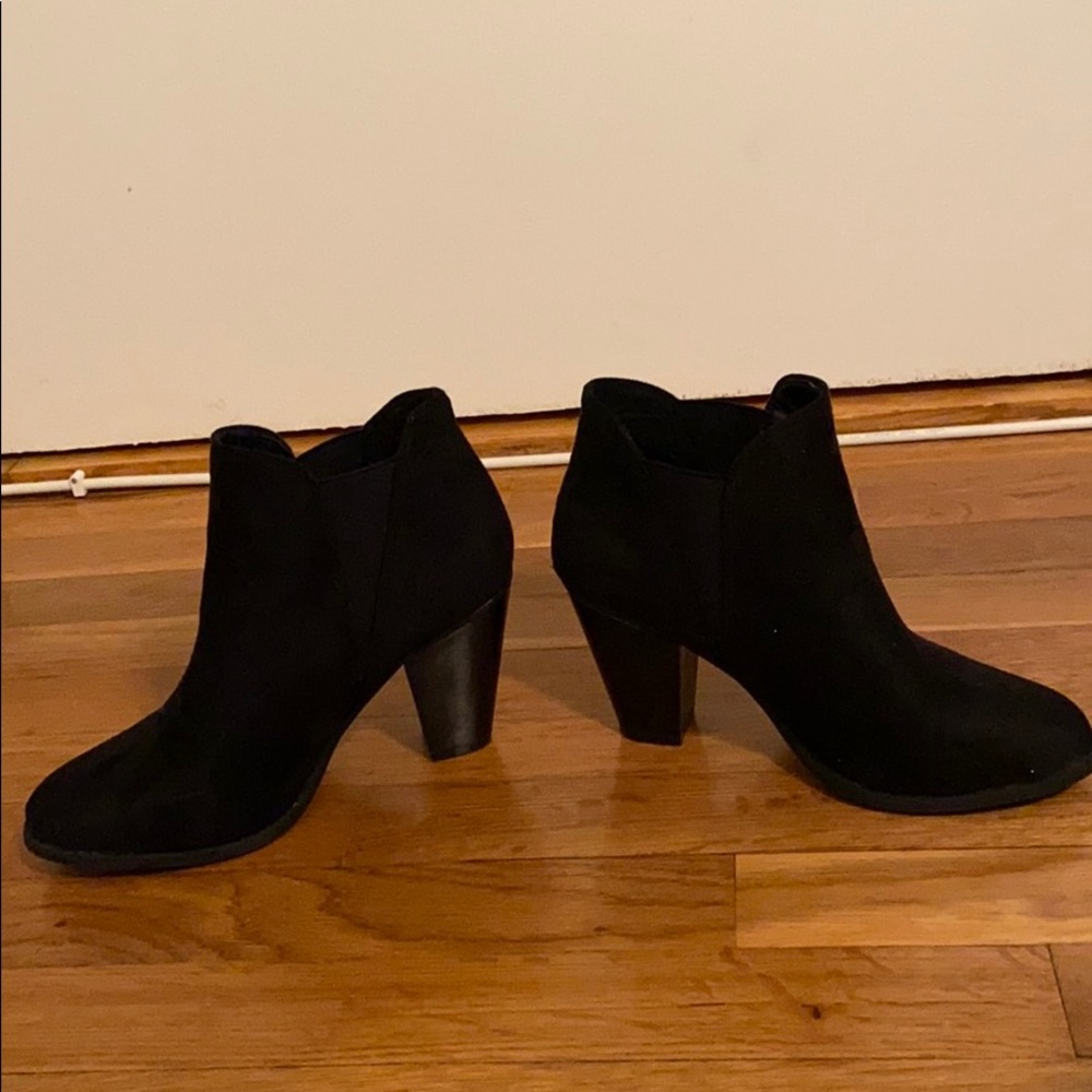 Black heel Booties